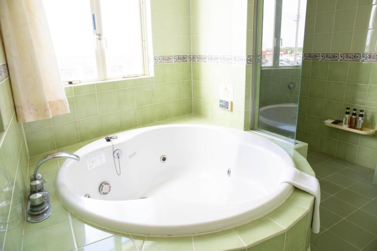 Ginowan Crystal Hotel Kültér fotó